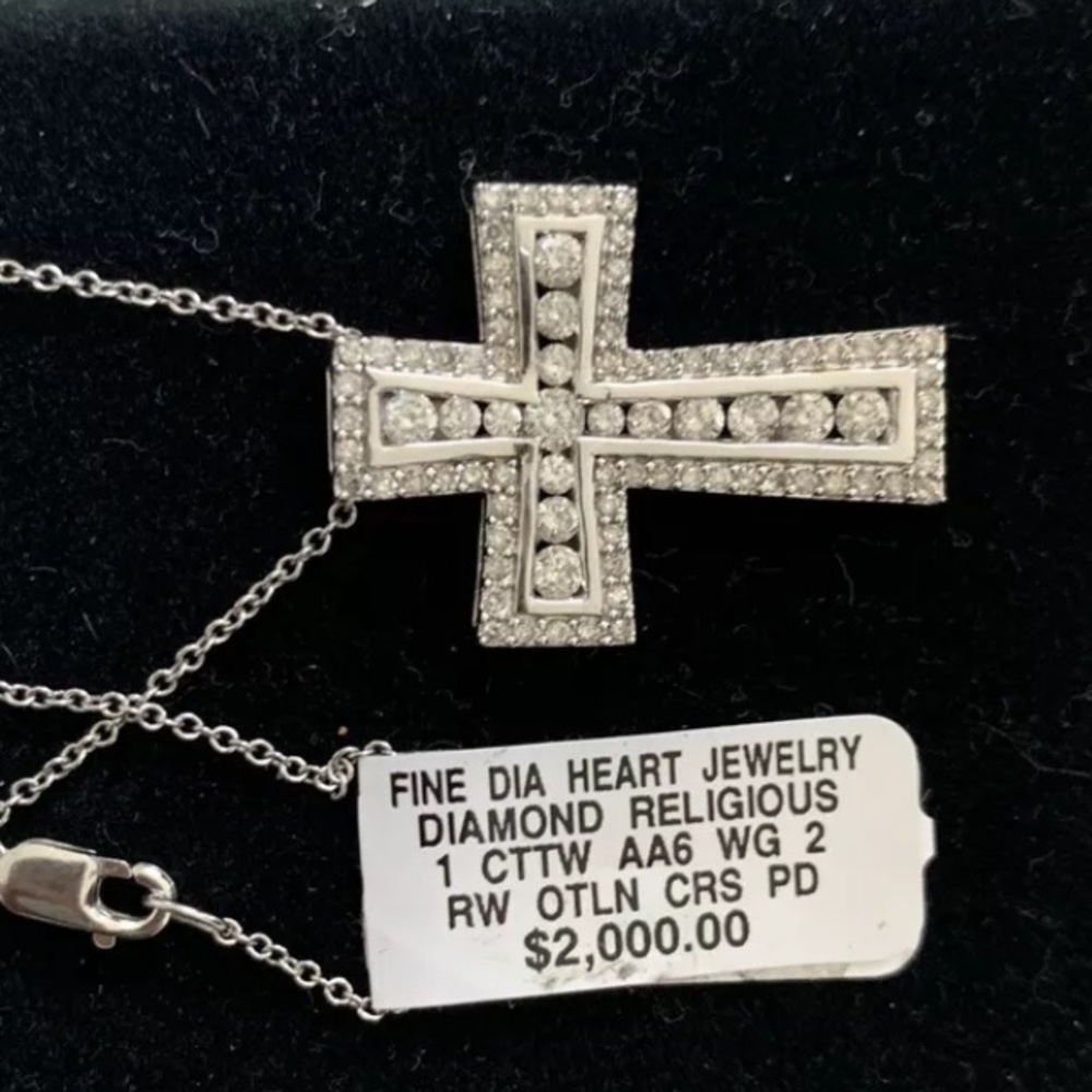 Beautiful 1 carat 14k diamond cross necklace - Picture 3 of 5